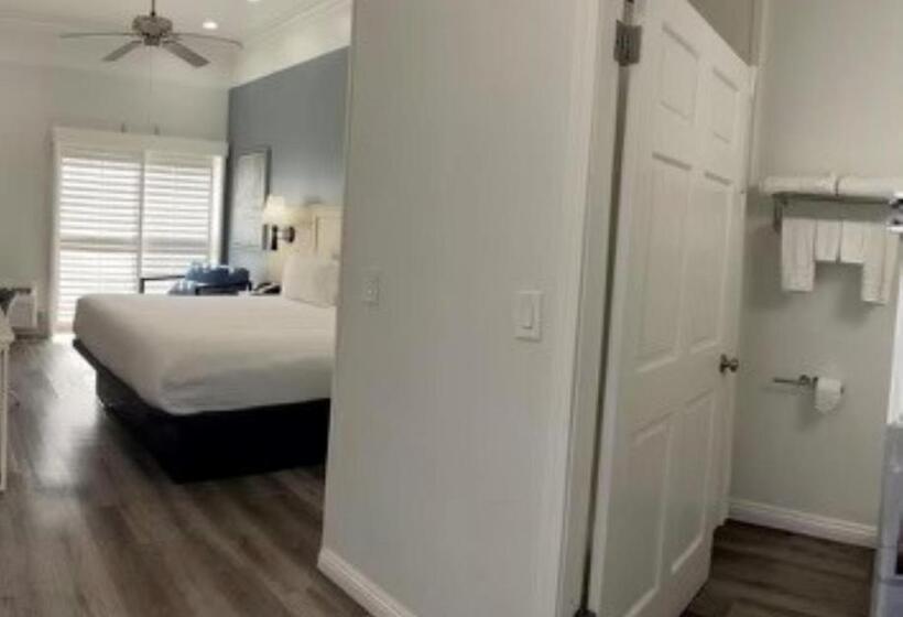 اتاق استاندارد, Ramada By Wyndham Redondo Beach