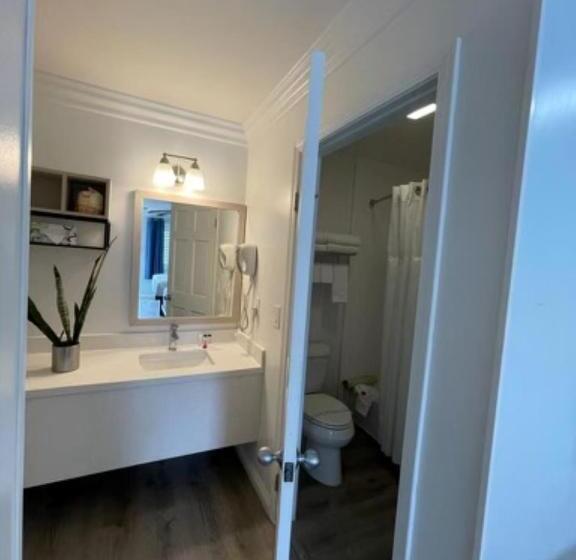 اتاق استاندارد, Ramada By Wyndham Redondo Beach
