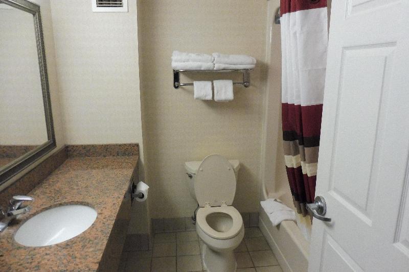 سوئیت با تخت بزرگ, Red Roof Inn & Suites Galloway
