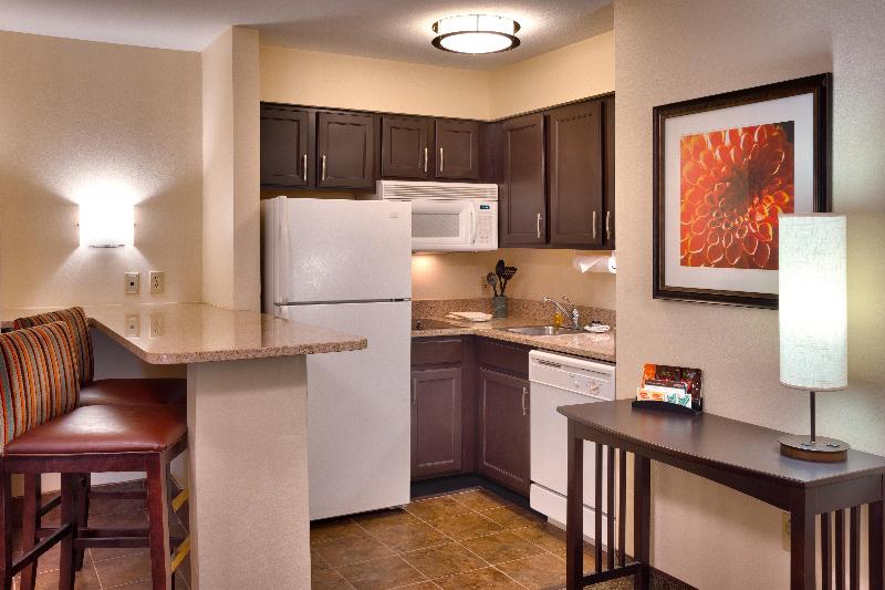 سوئیت با تخت بزرگ, Staybridge Suites Peoria Downtown, An Ihg