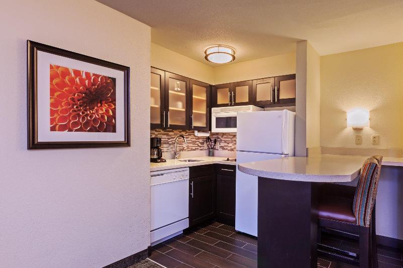 Suite Cama King, Staybridge Suites Tulsawoodland Hills