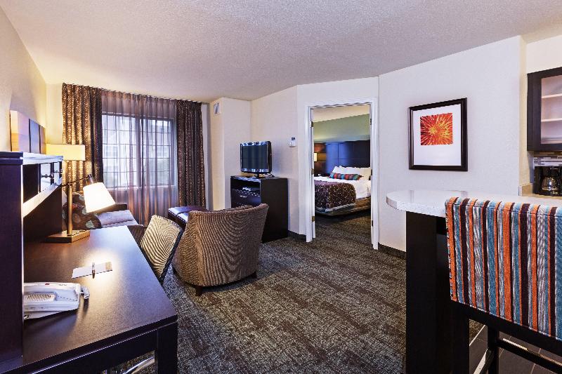 Suite Cama King, Staybridge Suites Tulsawoodland Hills