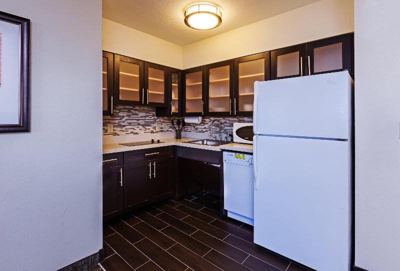سوئیت با تخت بزرگ, Staybridge Suites Tulsa Woodland Hills, An Ihg