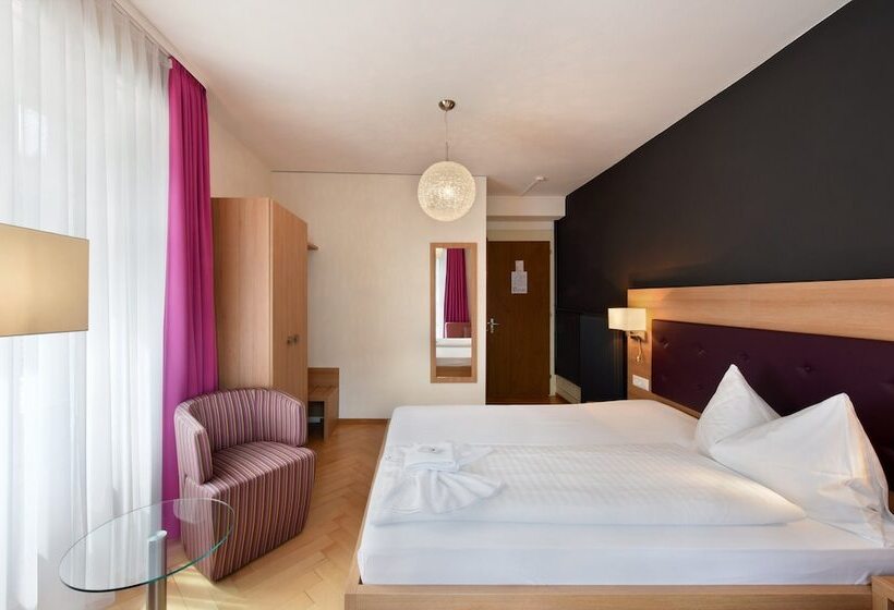 اتاق استاندارد با بالکن, Waldhotel Unspunnen