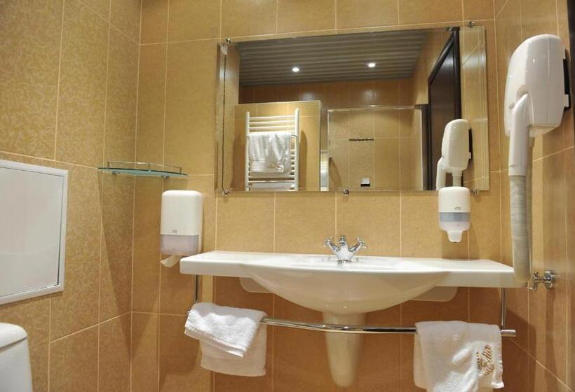 سوییت لوکس, Family Hotel Edia Sandanski