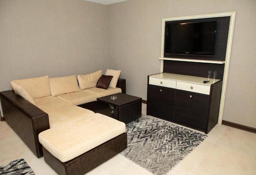 سوییت لوکس, Family Hotel Edia Sandanski