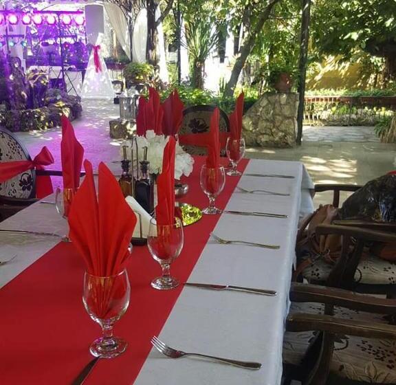 سوئیت دلوکس 2 خوابه, Family Hotel Edia Sandanski