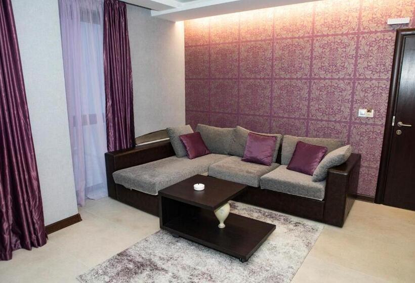 سوئیت دلوکس 2 خوابه, Family Hotel Edia Sandanski