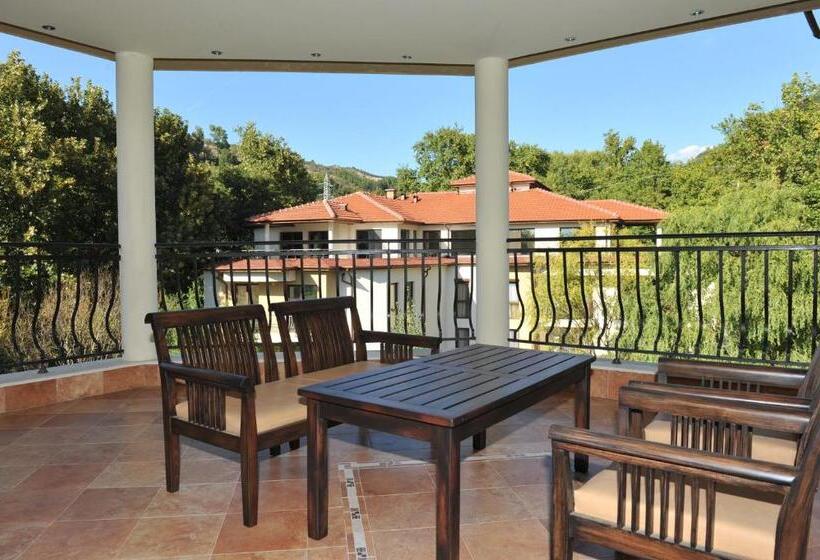 سوییت جونیور با بالکن, Family Hotel Edia Sandanski