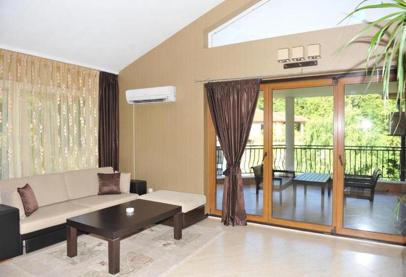 سوییت جونیور با بالکن, Family Hotel Edia Sandanski