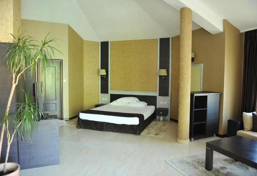 سوییت جونیور با بالکن, Family Hotel Edia Sandanski