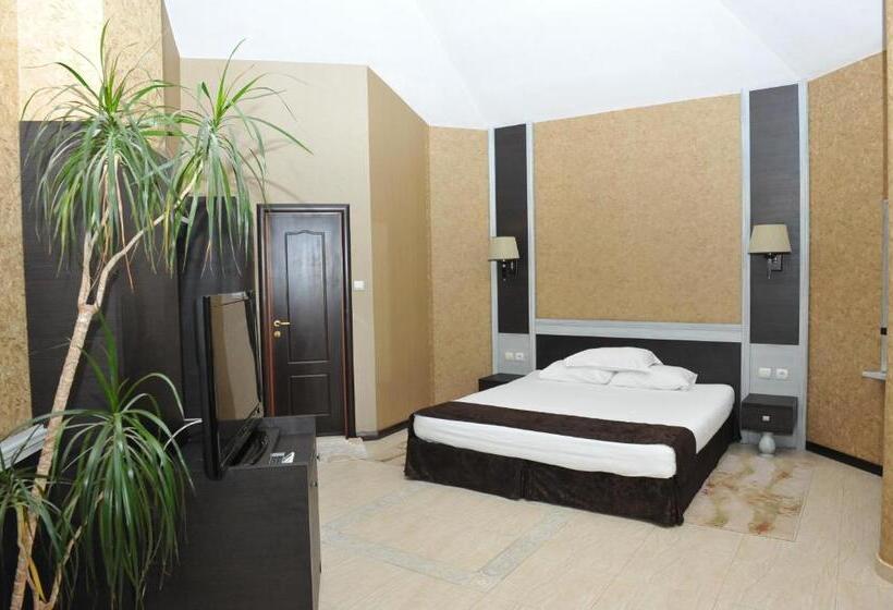 سوییت جونیور با بالکن, Family Hotel Edia Sandanski