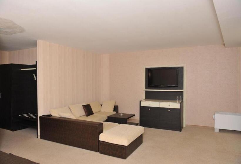 سوییت لوکس, Family Hotel Edia Sandanski