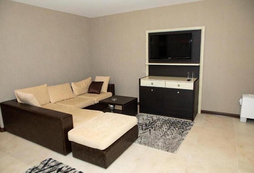 سوییت لوکس, Family Hotel Edia Sandanski