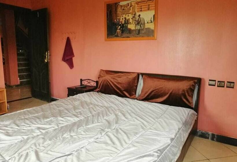 اتاق استاندارد با سرویس بهداشتی مشترک, Senhaja Hotel   Hostel