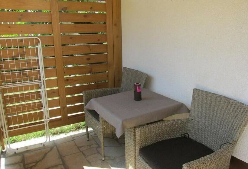 اتاق اکونومی, Guesthouse Suzy