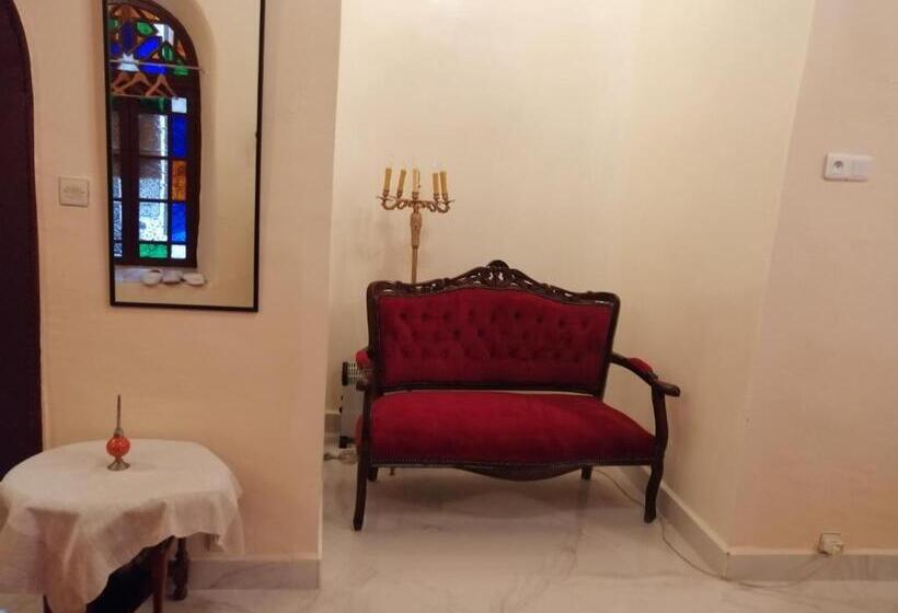 سوییت خانوادگی, Riad Alkatib Meknès