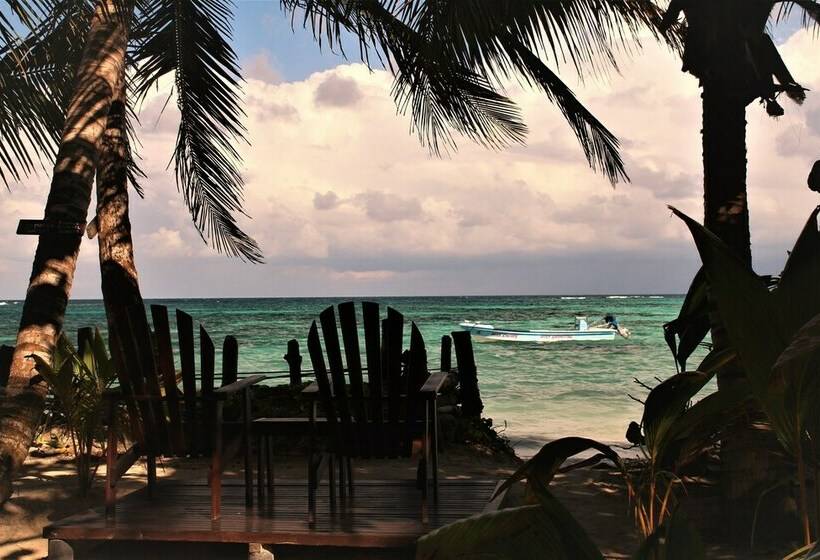 کلبه دلوکس, Little Corn Beach And Bungalow