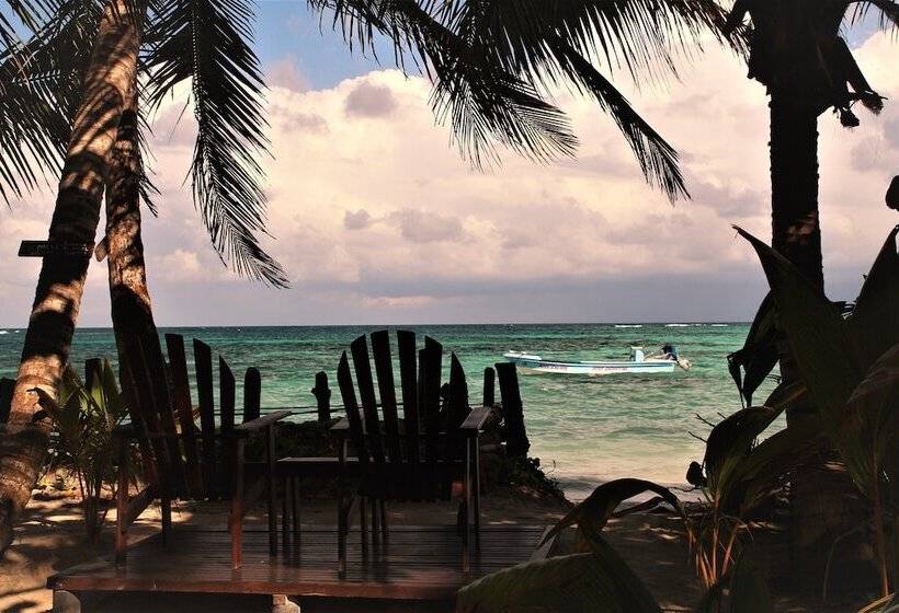 کلبه دلوکس, Little Corn Beach And Bungalow