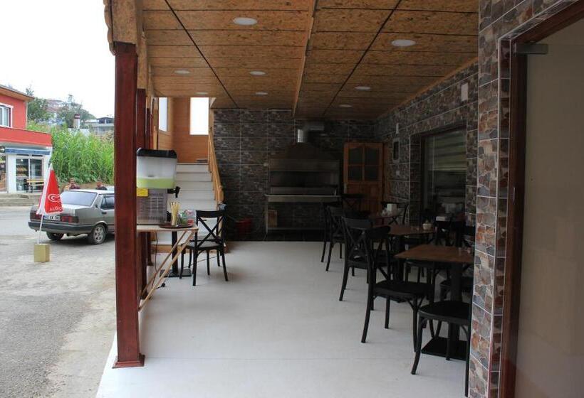 اتاق خانوادگی با چشم‌انداز کوه, Atakoy Otel Cafe Restaurant