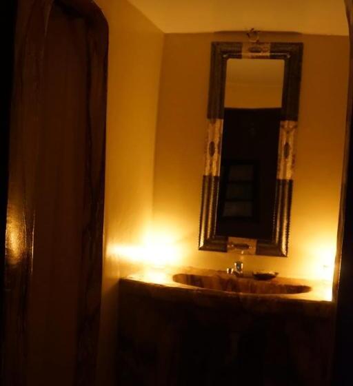 اتاق استاندارد سه نفره, Riad Assia Foum Zguid
