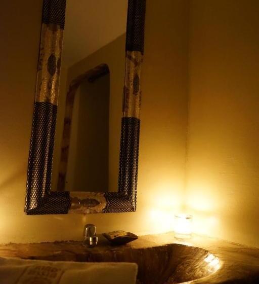 اتاق استاندارد یک نفره, Riad Assia Foum Zguid