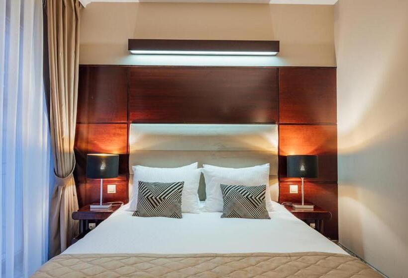 اتاق استاندارد یک نفره, L`art Hotel Carei