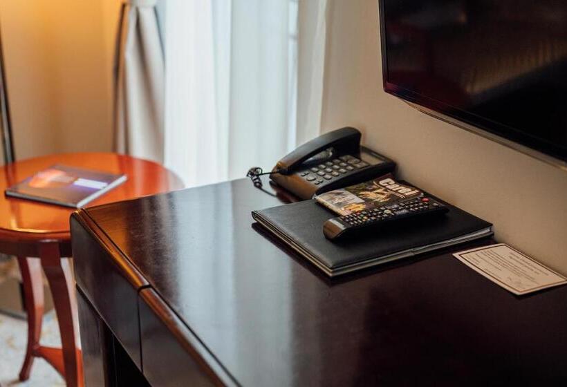 اتاق استاندارد, L`art Hotel Carei
