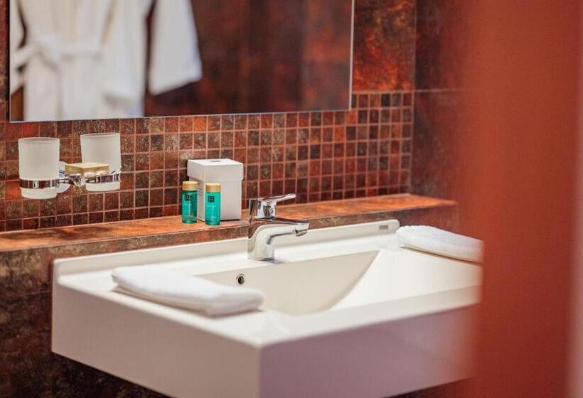 آپارتمان 1 خوابه, L`art Hotel Carei