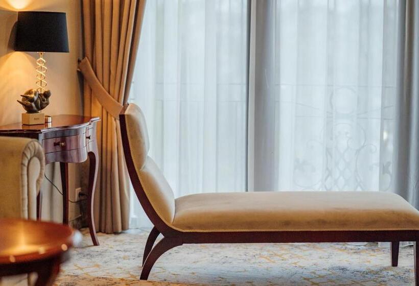 آپارتمان 1 خوابه, L`art Hotel Carei