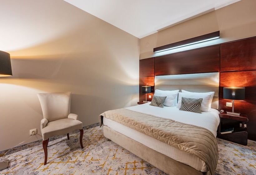 اتاق استاندارد یک نفره, L`art Hotel Carei