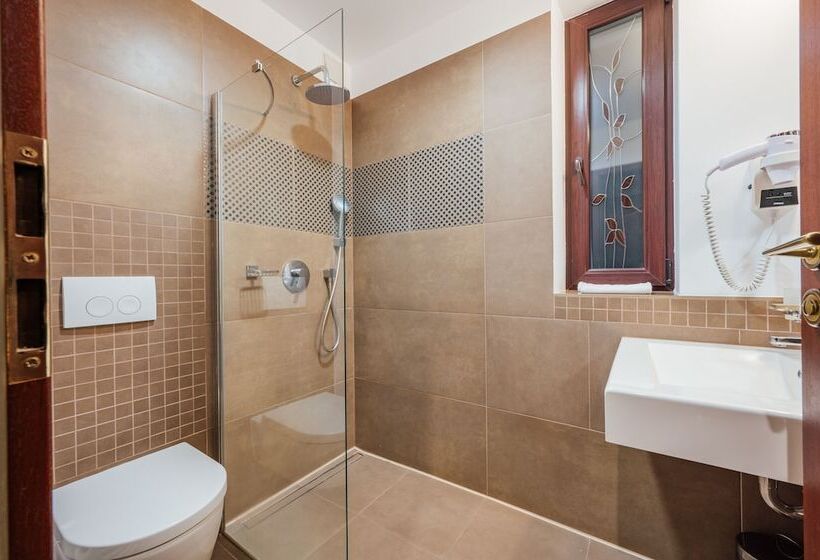 اتاق استاندارد, L`art Hotel Carei