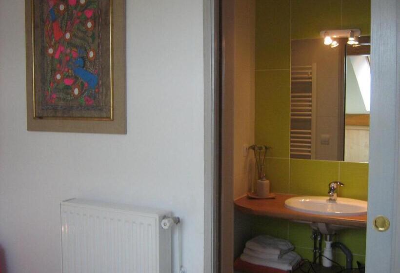 اتاق کلاسیک چهارنفره, Chambres D Hôtes Les Coquelicots