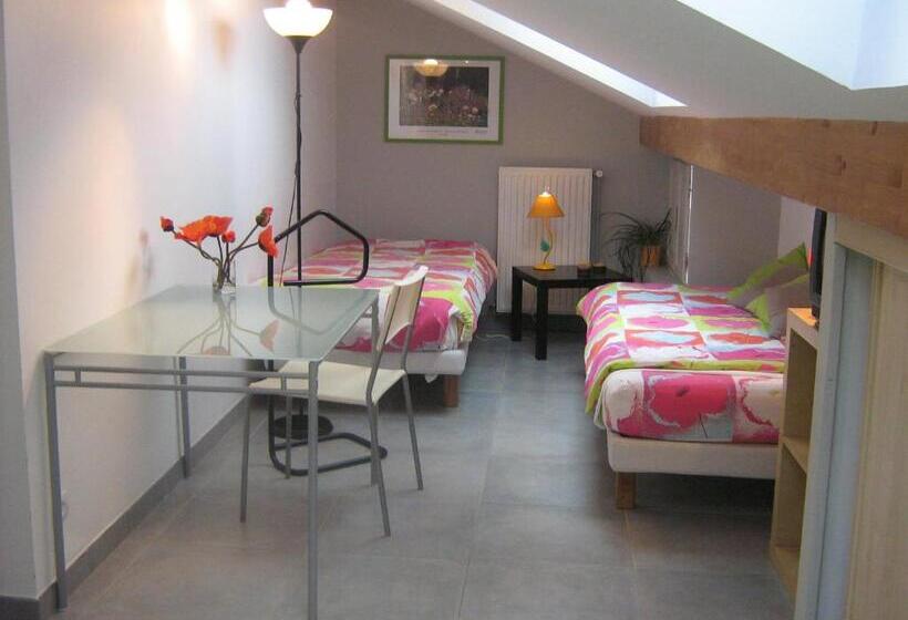 اتاق کلاسیک چهارنفره, Chambres D Hôtes Les Coquelicots