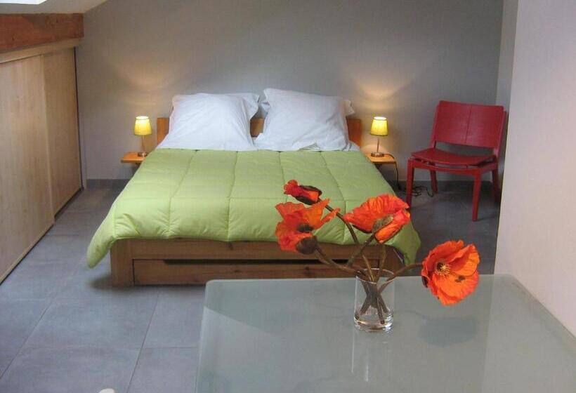 اتاق کلاسیک چهارنفره, Chambres D Hôtes Les Coquelicots