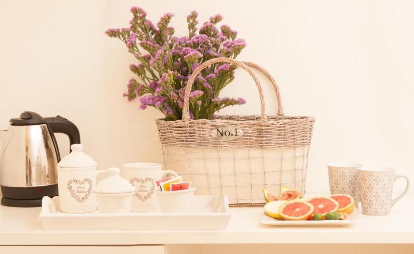 اتاق استاندارد سه نفره, Rome Airport Inn