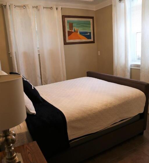 سوییت لوکس, Empire Inn And Suites
