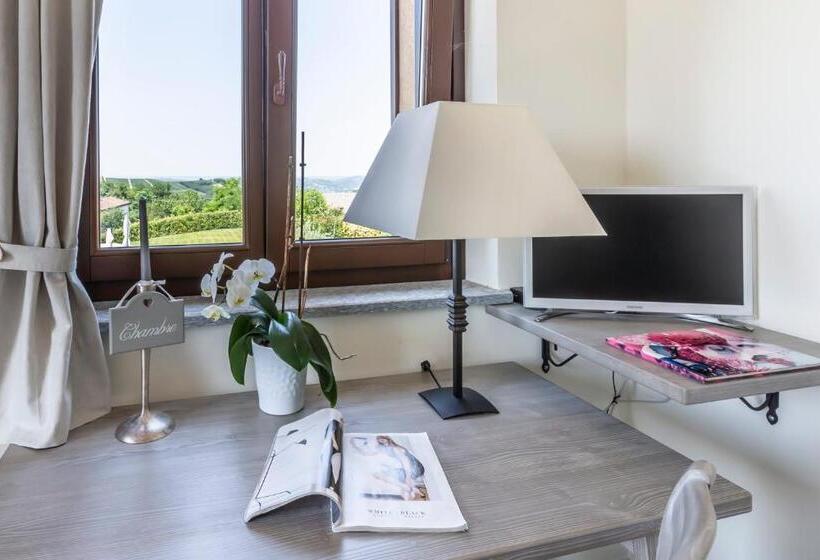 سوییت جونیور با چشم‌انداز استخر, Alta Villa The Countryhouse Adults Only Boutique Bnb
