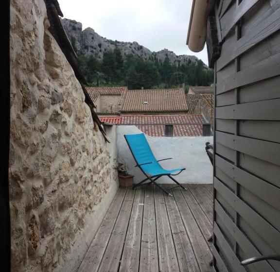 اتاق خانوادگی, Le Patio Des Cigales