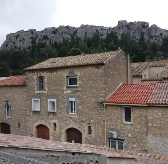 اتاق خانوادگی, Le Patio Des Cigales