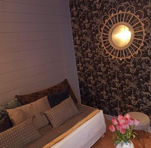 Suite with Terrace, Aux Couleurs De La Baie