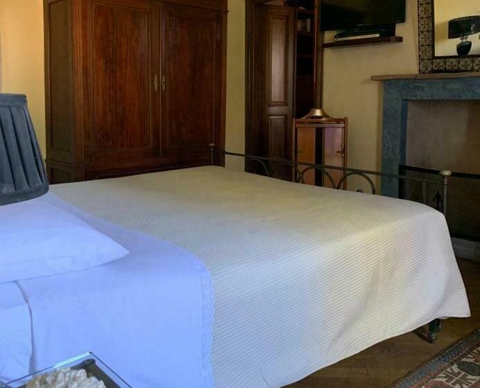 اتاق استاندارد با چشم‌انداز استخر, Spineto House