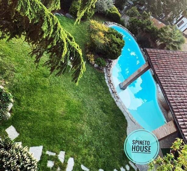 اتاق استاندارد با چشم‌انداز استخر, Spineto House