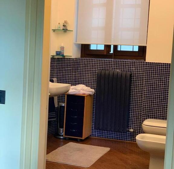 اتاق استاندارد با چشم‌انداز استخر, Spineto House