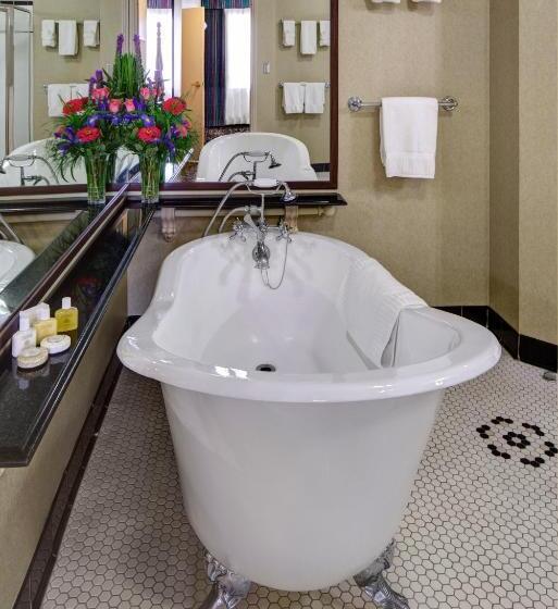 سوئیت پرزیدنت, Carnegie Hotel & Spa