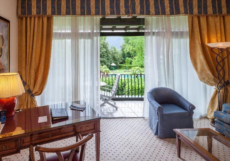 اتاق استاندارد با تخت بزرگ, Manchester Inn & Suites