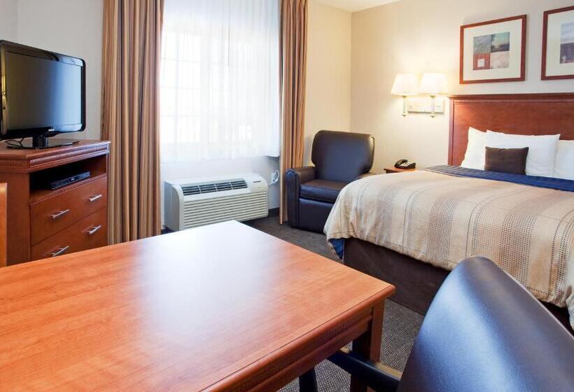 Estudio Estándar, Candlewood Suites New Bern