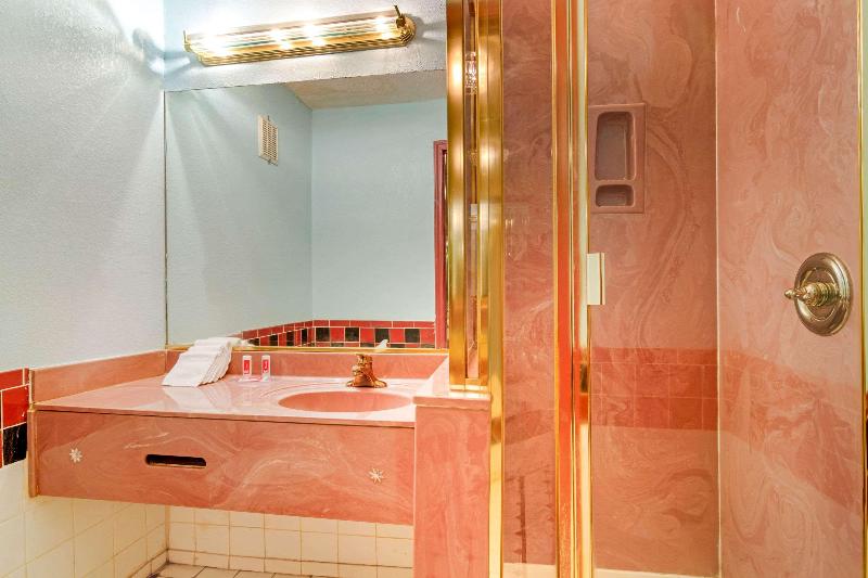 اتاق استاندارد با تخت بزرگ, Econo Lodge