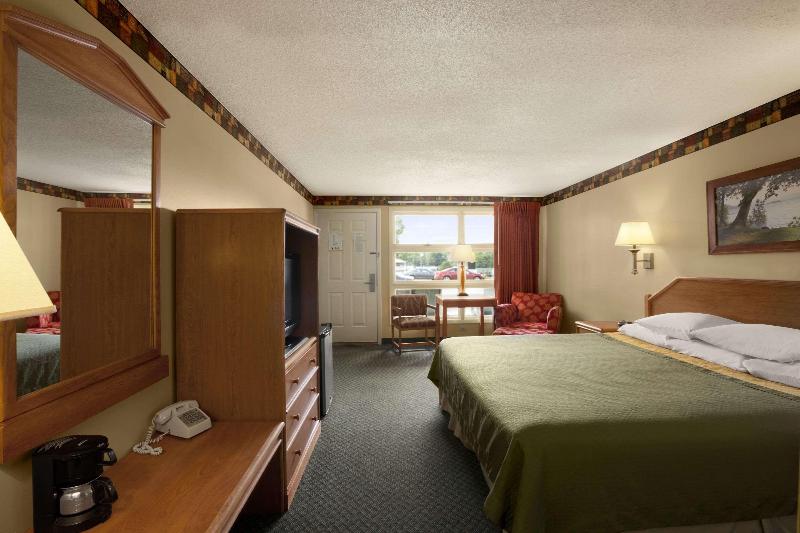 اتاق استاندارد با چشم‌انداز استخر, Super 8 By Wyndham Lake George/downtown