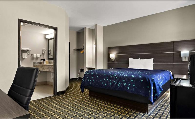 اتاق استاندارد با تخت بزرگ, Surestay Plus Hotel By Best Western Tulsa East